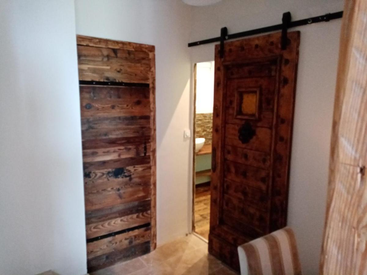 مبيت وإفطار Saint-Maximin  L'Atelier المظهر الخارجي الصورة